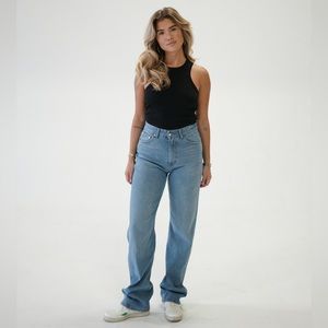 Djerf Avenue Straight Jeans in Mid Blue